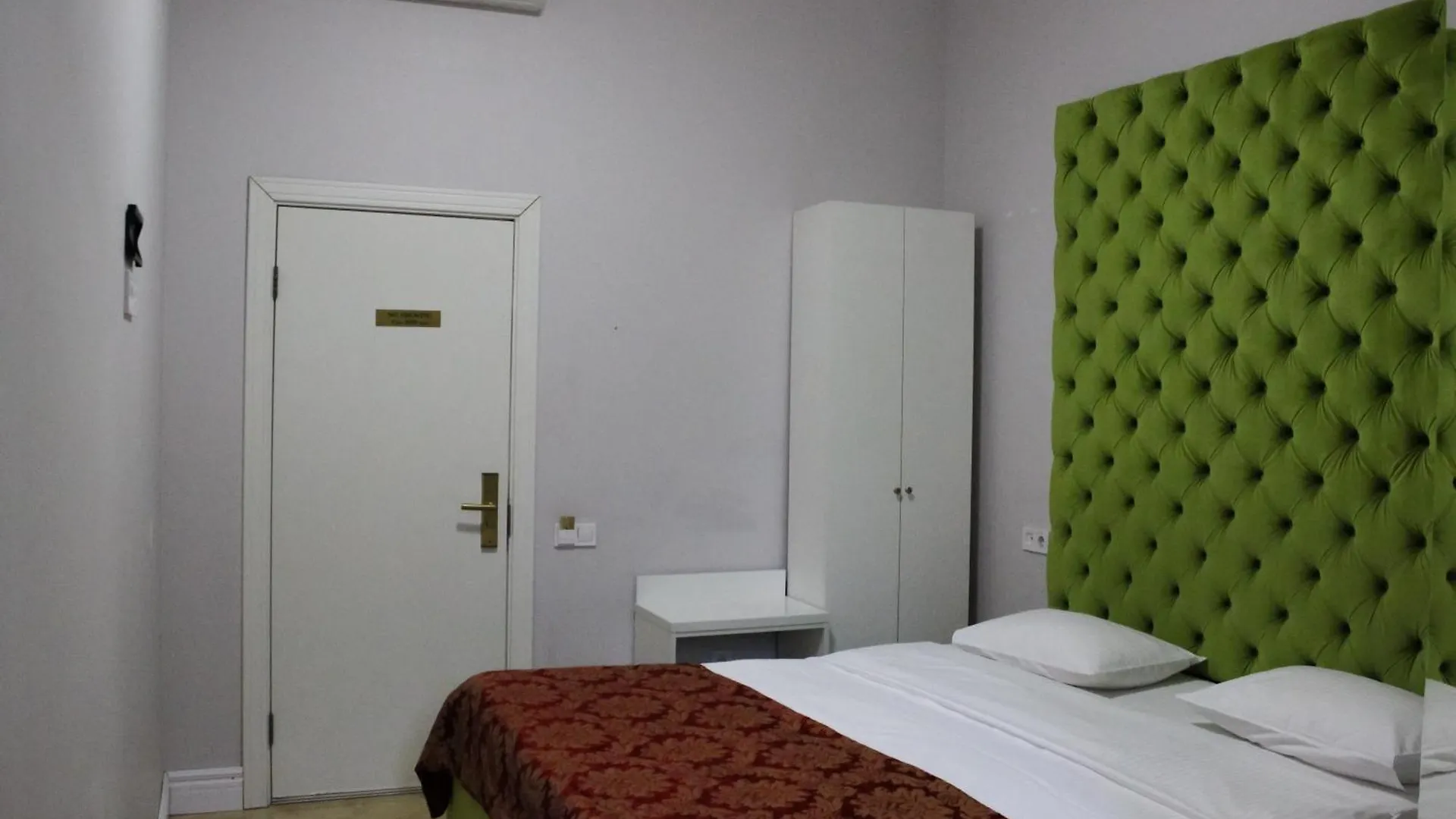 De Paris Hotel Kyiv 3*,