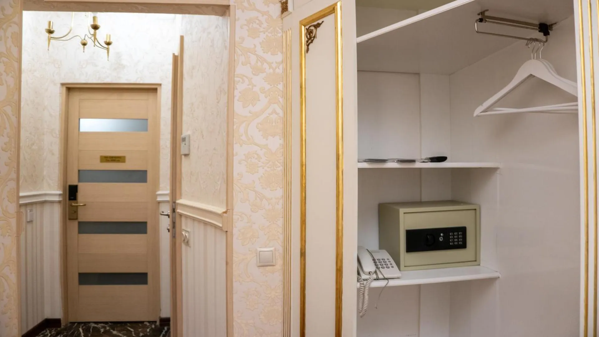 ***  De Paris Hotel Kyiv Ukraine