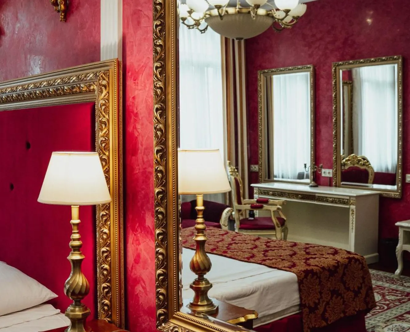 De Paris Hotel Kyiv 3*,