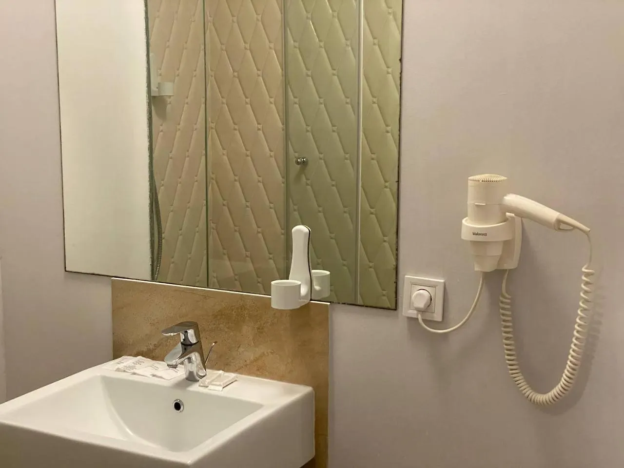 De Paris Hotel Kyiv 3*,  Ukraine